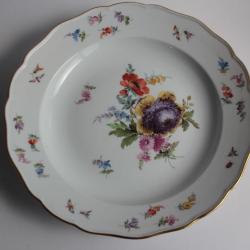 MEISSEN Assiette porcelaine Fleurs Papillons XIXe si&egrave;cle