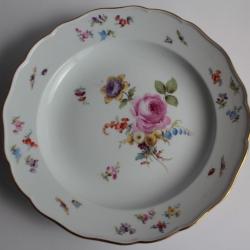 MEISSEN Assiette porcelaine Fleurs Papillons XIXe si&egrave;cle