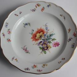 MEISSEN Assiette porcelaine Fleurs Papillons XIXe si&egrave;cle