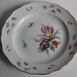 MEISSEN Assiette porcelaine Fleurs Papillons XIXe si&egrave;cle