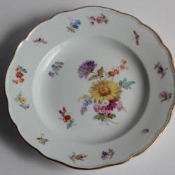 MEISSEN Assiette &agrave; dessert porcelaine Fleurs Papillons XIXe si&egrave;cle