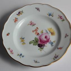 MEISSEN Assiette &agrave; dessert porcelaine Fleurs Papillons XIXe si&egrave;cle