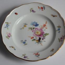 MEISSEN Assiette &agrave; dessert porcelaine Fleurs Papillons XIXe si&egrave;cle