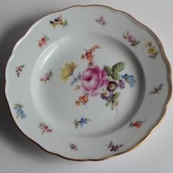 MEISSEN Assiette &agrave; dessert porcelaine Fleurs Papillons XIXe si&egrave;cle