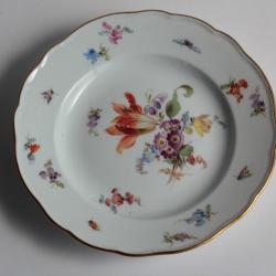 MEISSEN Assiette &agrave; dessert porcelaine Fleurs Papillons XIXe si&egrave;cle
