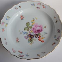 MEISSEN Plat porcelaine Fleurs Papillons XIXe si&egrave;cle