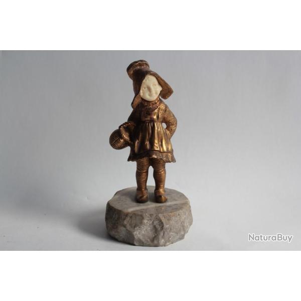 Bronze BAILLY Charles-Eloy Jeune Hollandaise au panier