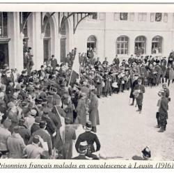 CPA GUERRE Prisonniers Fran&ccedil;ais malades en convalescence &agrave; Leysin 1916