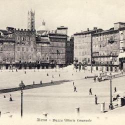 CPA ITALIE Italia Sienne Siena Piazza Vittorio Emanuele