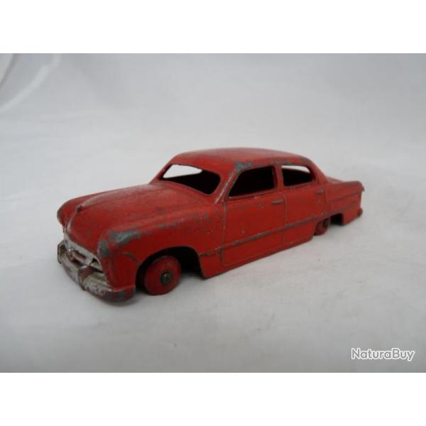 Voiture DINKY TOYS FORD SEDAN N�170 Jouets
