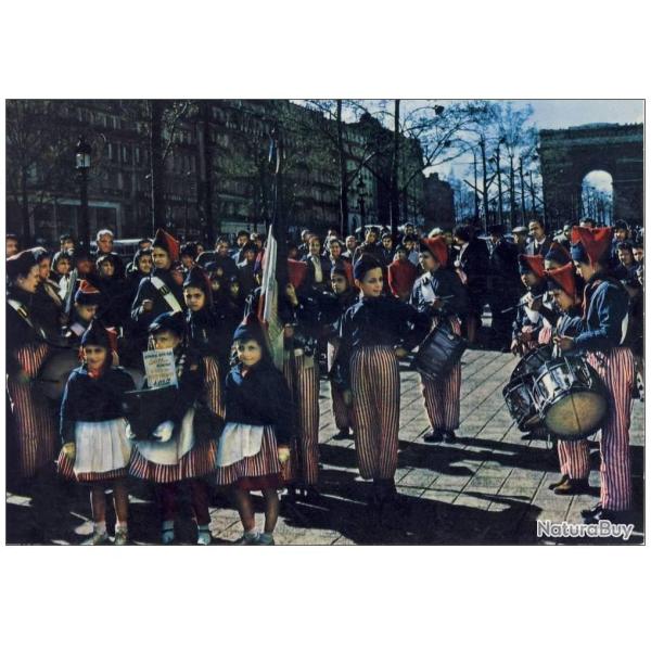 CP 75 PARIS Les gosses � Poulbot aux Champs Elys�es Enfants tambour