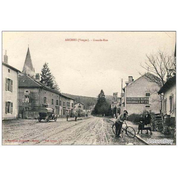 CPA 88 VOSGES ARCHES Grande Rue anime Cycliste Auto