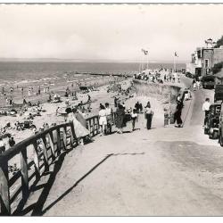 CP 14 CALVADOS Villerville Descente &agrave; la plage