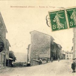 CPA 69 Rh&ocirc;ne Montromand Entr&eacute;e village anim&eacute; 1915