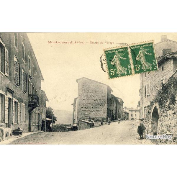 CPA 69 Rh�ne Montromand Entr�e village anim� 1915