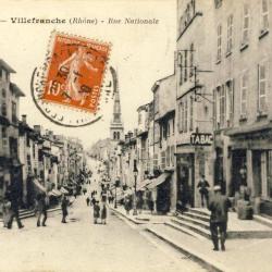 CPA 69 Rh&ocirc;ne Villefranche Rue Nationale Surtaxe timbre