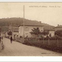CPA 69 Rh&ocirc;ne Montmelas Entr&eacute;e du Pays village v&eacute;lo