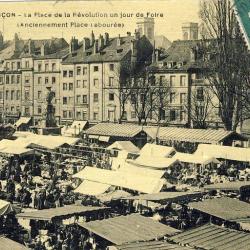 CPA 25 DOUBS Besan&ccedil;on La place de la R&eacute;volution foire