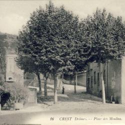 CPA 26 DROME CREST Place des Moulins