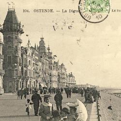 CPA Belgique Ostende La digue anim&eacute;e