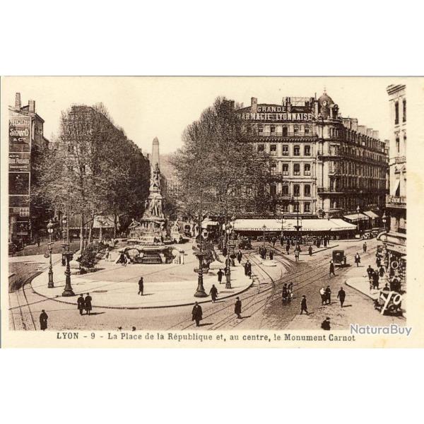 CPA 69 RHONE LYON Place de la R�publique pharmacie