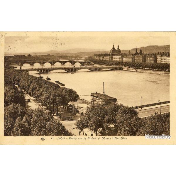 CPA 69 RHONE LYON Ponts et D�me H�tel Dieu