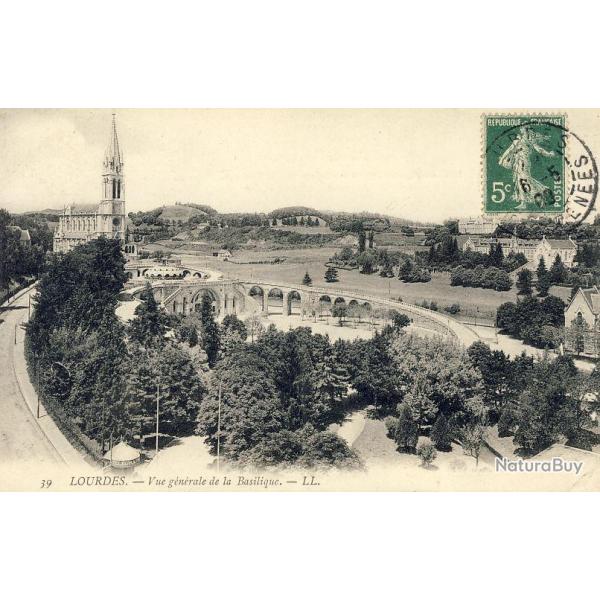 CPA 65 HAUTES PYRENEES LOURDES Vue de la Basilique