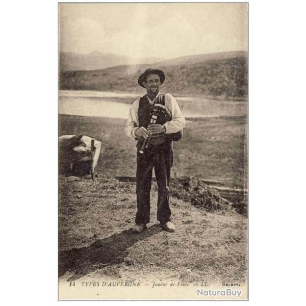 CPA 63 PUY DE DOME Joueur de Fl�te Costume
