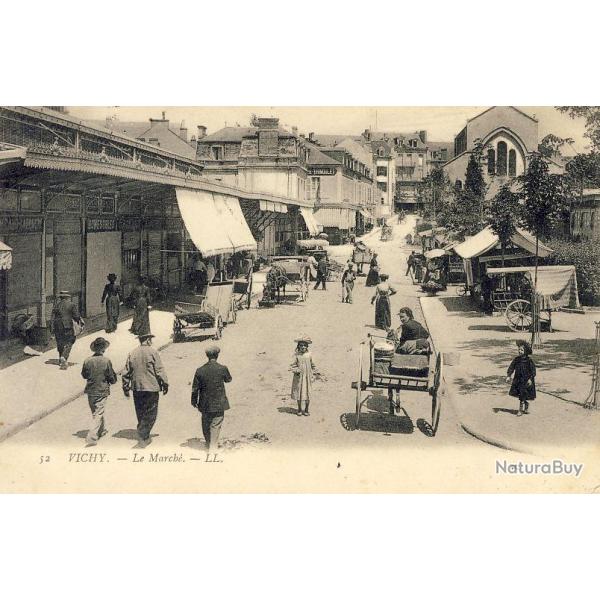 CPA 03 Allier VICHY Le March� LL. anim� 1905