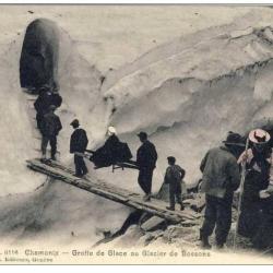 CPA 74 Haute-Savoie CHAMONIX Grotte Glacier Bossons