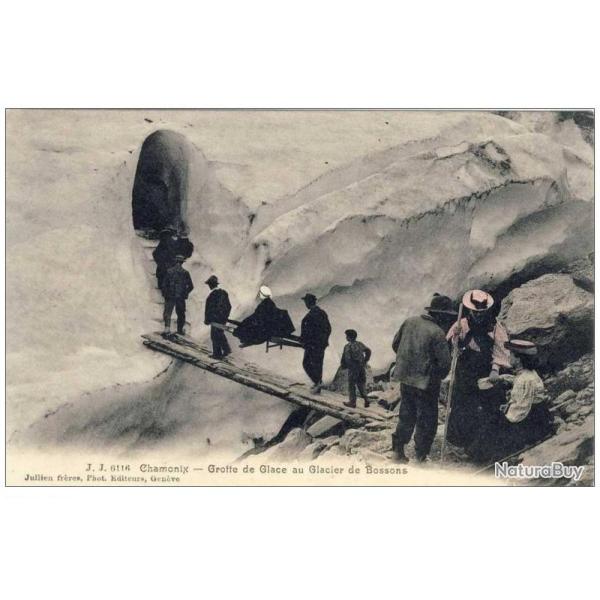 CPA 74 Haute-Savoie CHAMONIX Grotte Glacier Bossons