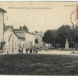CPA 01 Ain Pont de Vaux - Place Amiral Decourt