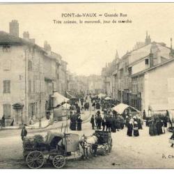 CPA 01 Ain Pont de Vaux - Grande Rue Jour de march&eacute;