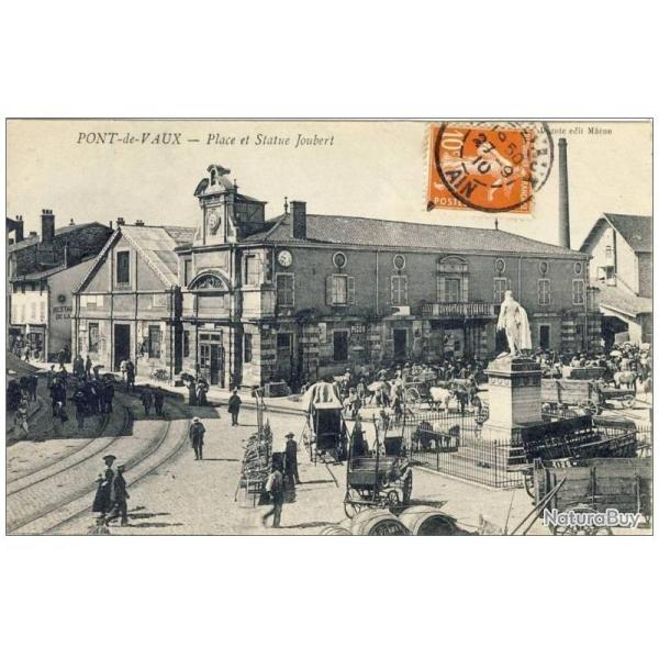 CPA 01 Ain Pont de Vaux - Place et statue Joubert