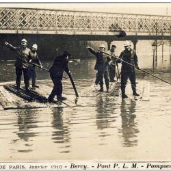 CPA 75 PARIS - BERCY Inondations 1910 Pompiers