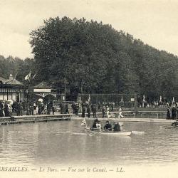 CPA 78 YVELINES VERSAILLES Le Parc Vue sur le Canal