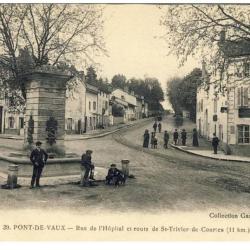 CPA 01 AIN PONT DE VAUX Rue de l'H&ocirc;pital