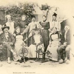 CPA 01 AIN - Bressans et Bressanes Folklore Costumes