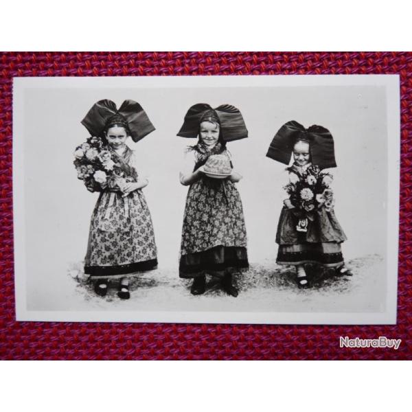 CP photo 67 ALSACE Alsacienne apportant du Kouglopf