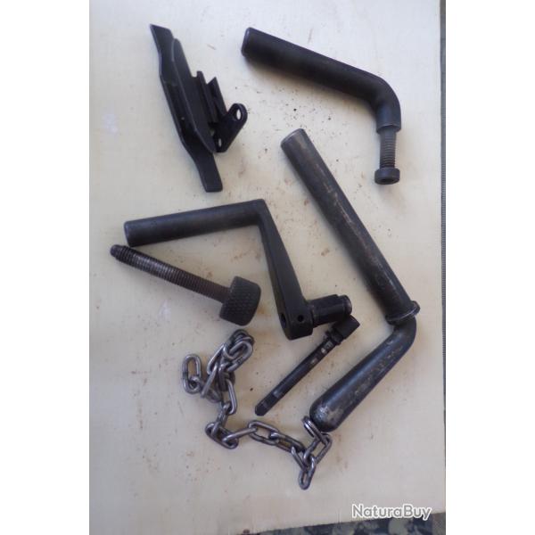 LOT D'AXES CLAVETTES ET VIS D'ORIGINE MILITAIRE.