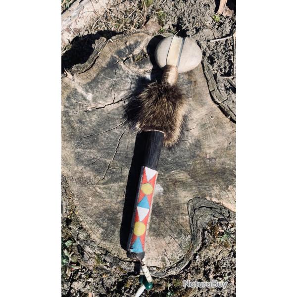 casse t�te am�rindien / pierre / peau de raton laveur / peinture am�rindiene