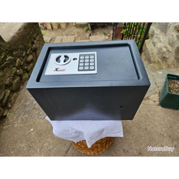 Vend coffre fort pour arme de poing.