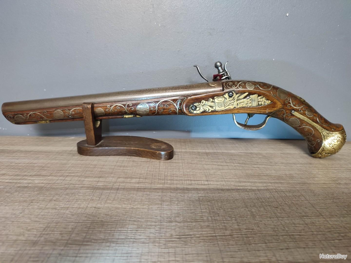 Pistolet d'officier à silex, signé FATOU à Pari Pistolet d'officier à silex, signé FATOU à Pari