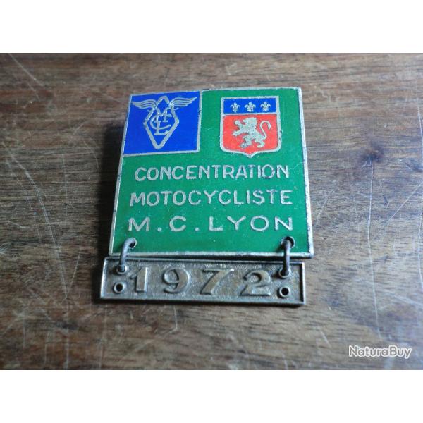 insigne �mail broche M.C. LYON  concentration motocycliste  /  1972
