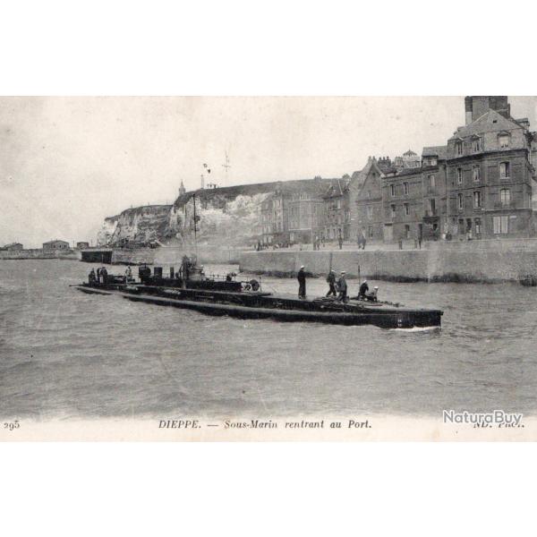 Carte Postale Ancienne - Sous-Marin rentrant au Port de Dieppe - N�1025
