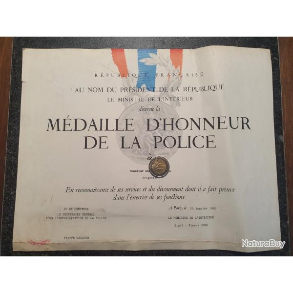 Dipl�me m�daille d'honneur de la police