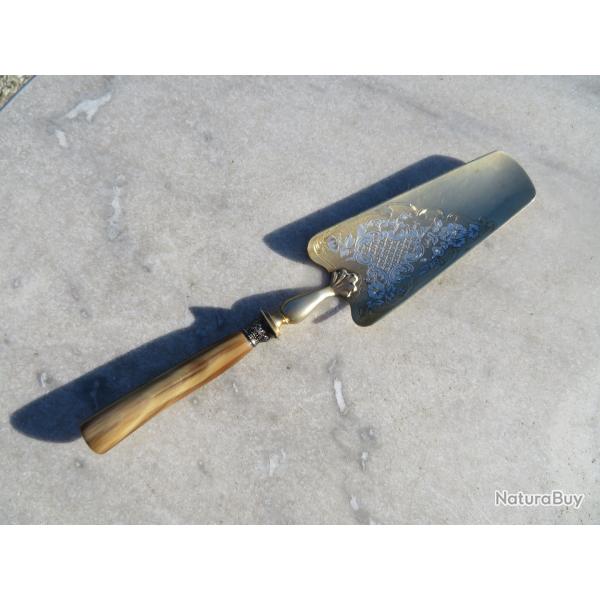 Ancienne pelle � Tarte/G�teaux avec manche en corne, d�cor Floral Art Nouveau - FRANCE (Vers 1900)