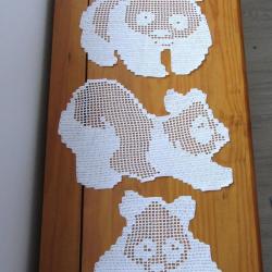 Lot de 4 Napperons Panda dentelle de crochet. D&eacute;coration textile, linge de table.