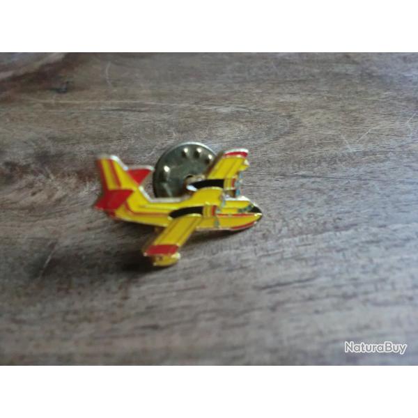 attache pins  avion s�curit� secours / jys