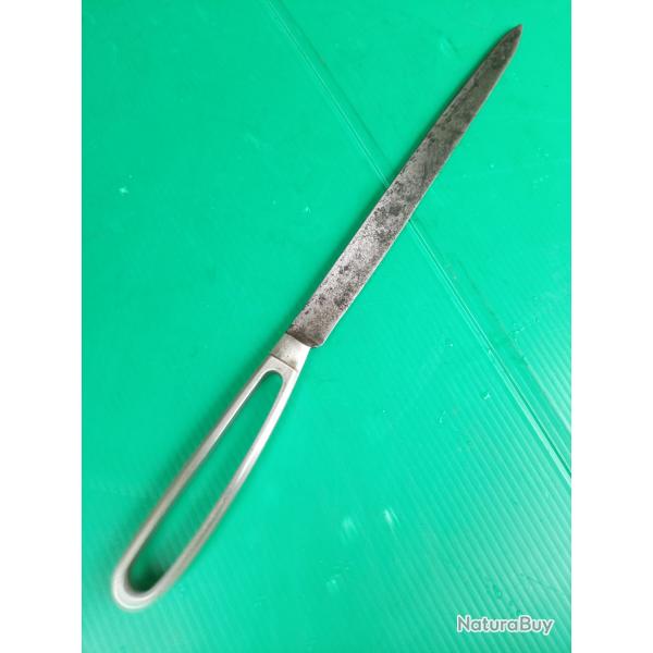 ANCIEN  COUTEAU CHIRURGICAL  DU 19eme S   .